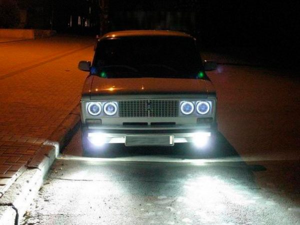 Ангельские глазки на ВАЗ 2106