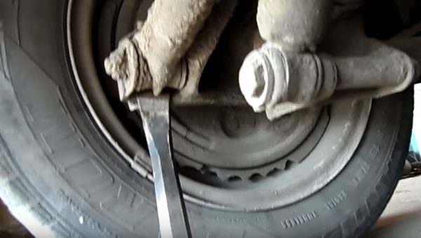 Проверка тяги монтажной лопаткой