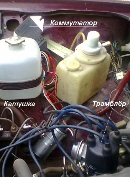 Где находится коммутатор ВАЗ 2106